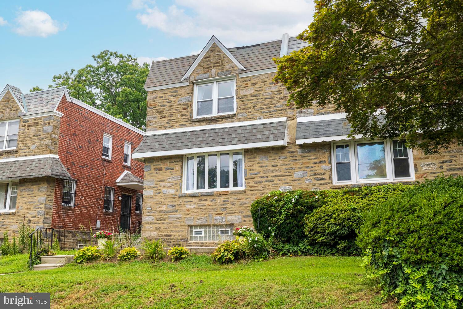 1051 E VERNON ROAD