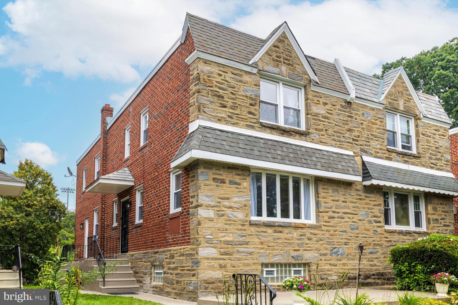 1051 E VERNON ROAD