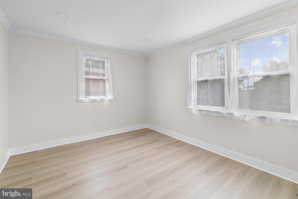 1051 E VERNON ROAD