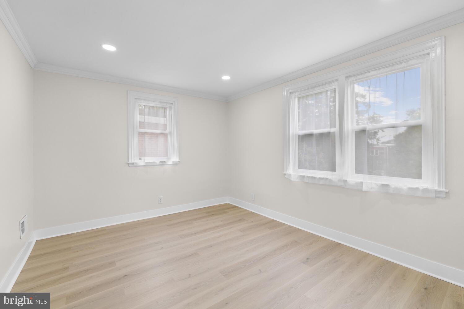 1051 E VERNON ROAD