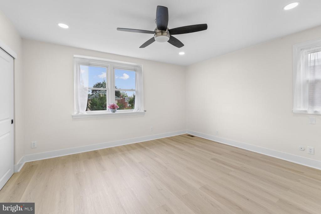 1051 E VERNON ROAD