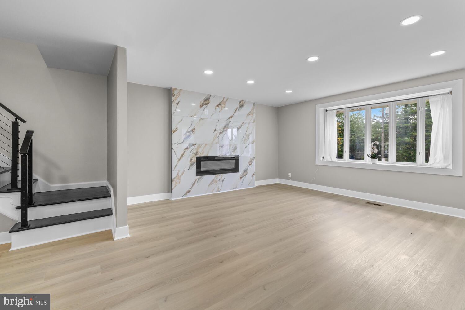 1051 E VERNON ROAD