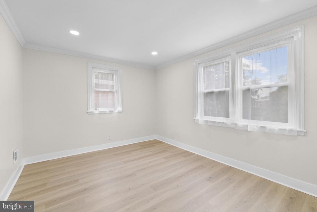 1051 E VERNON ROAD
