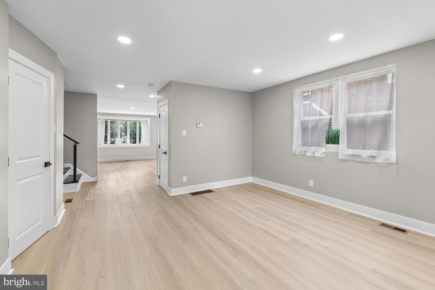 1051 E VERNON ROAD