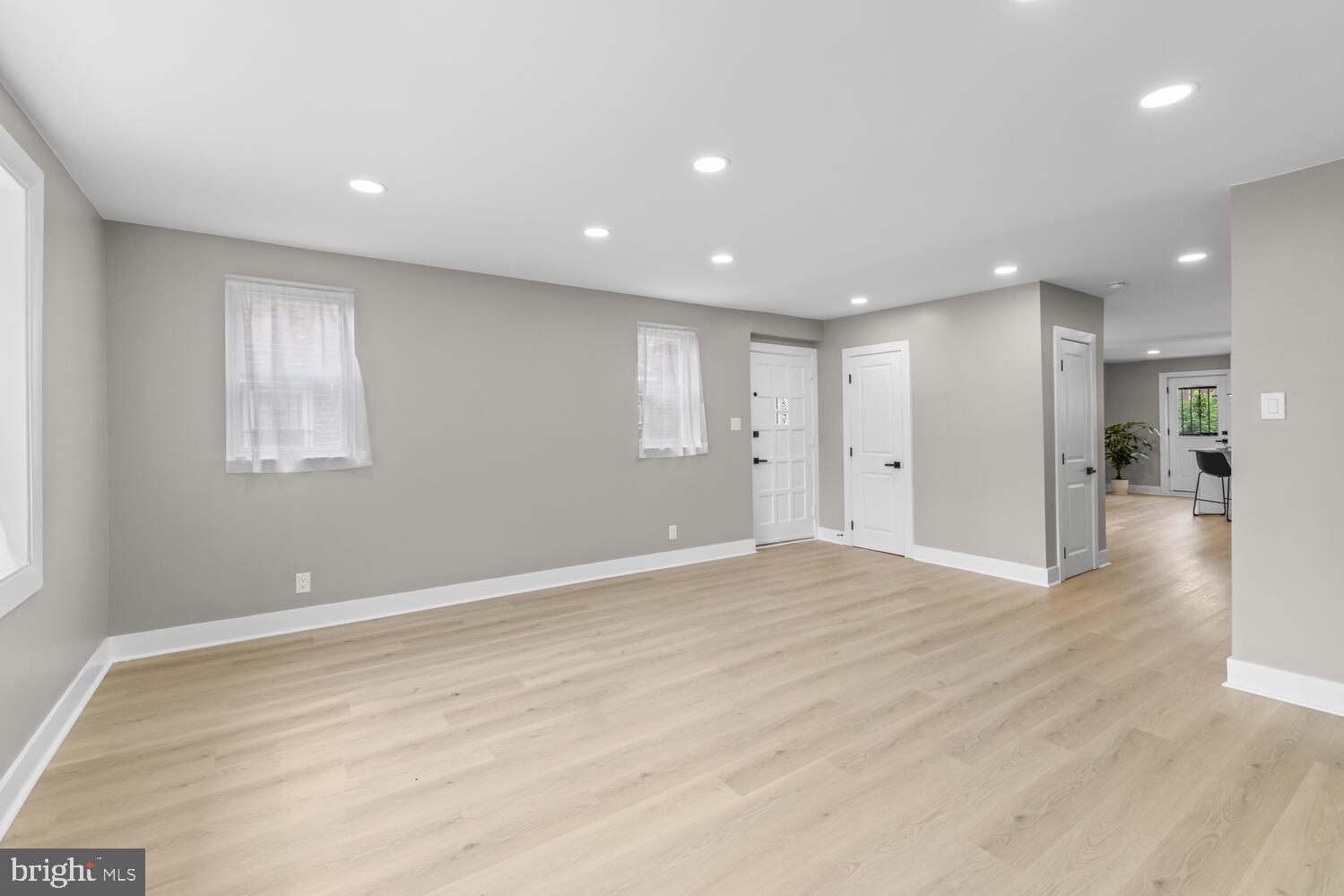 1051 E VERNON ROAD