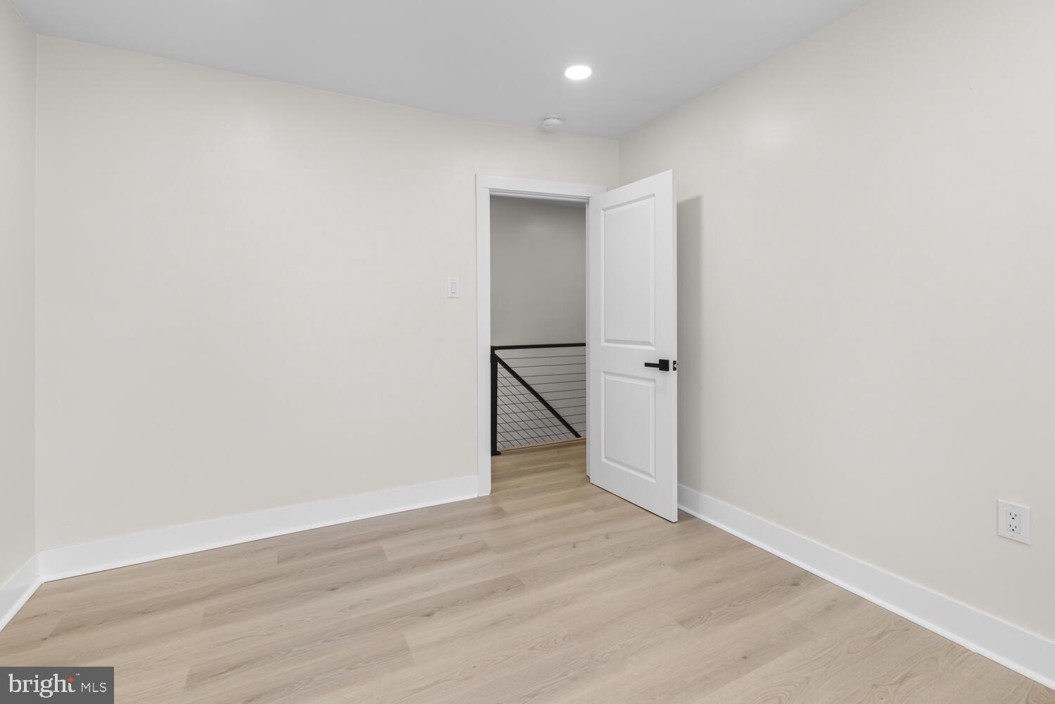 1051 E VERNON ROAD