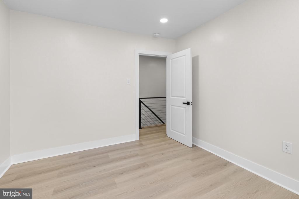 1051 E VERNON ROAD