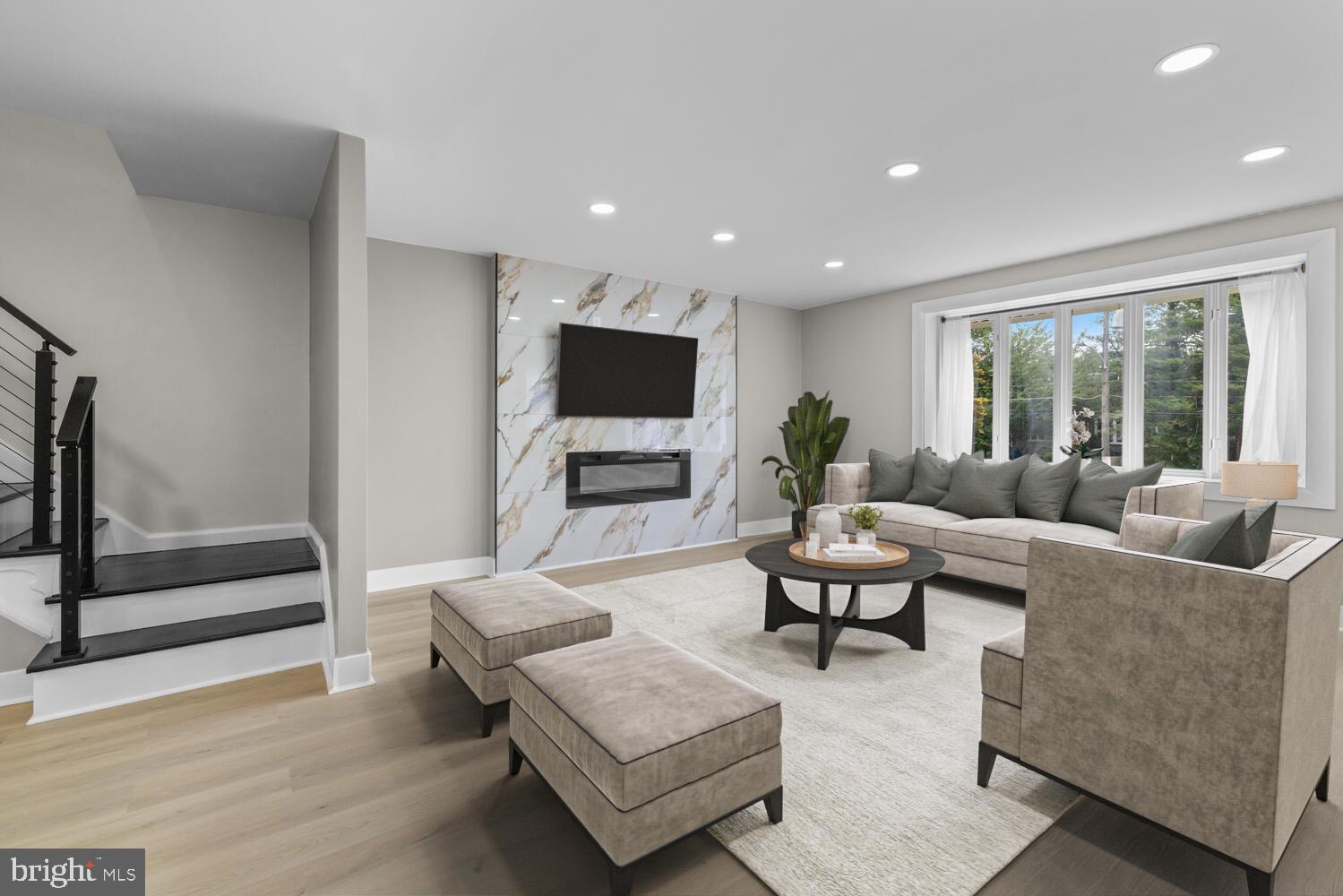 1051 E VERNON ROAD