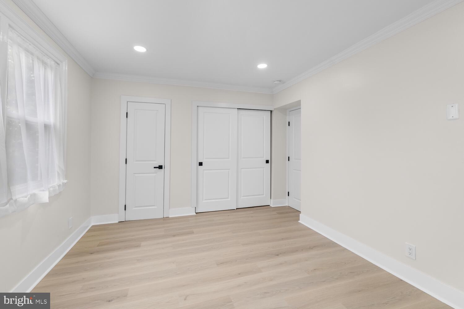 1051 E VERNON ROAD