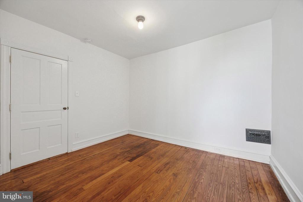 239 W DUVAL STREET