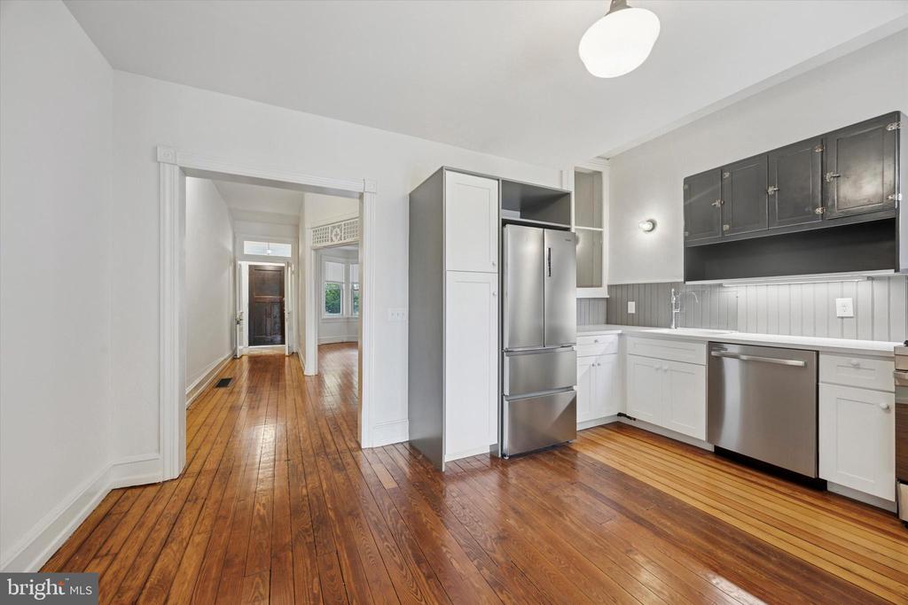 239 W DUVAL STREET