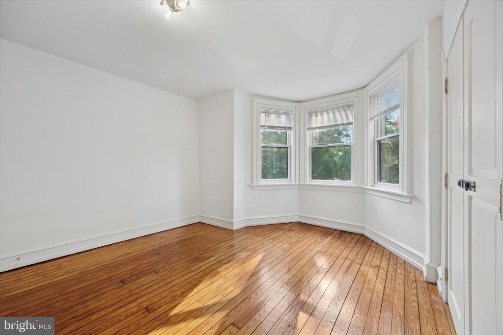239 W DUVAL STREET