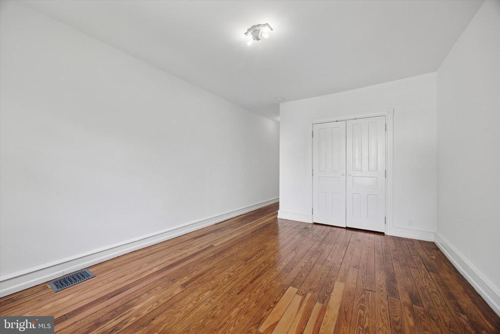 239 W DUVAL STREET