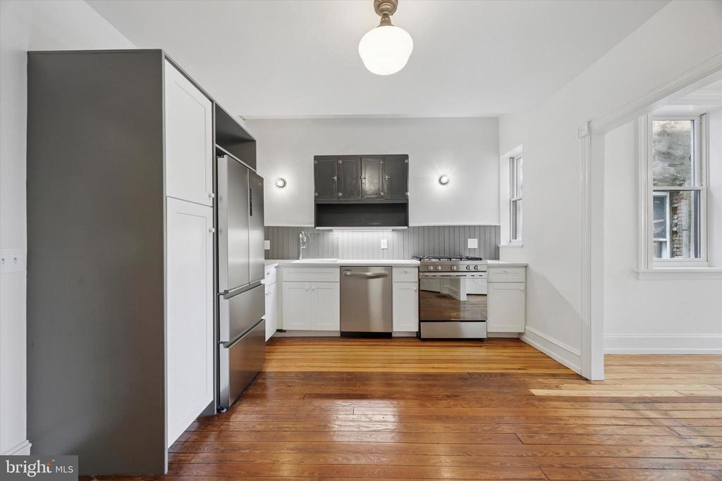 239 W DUVAL STREET