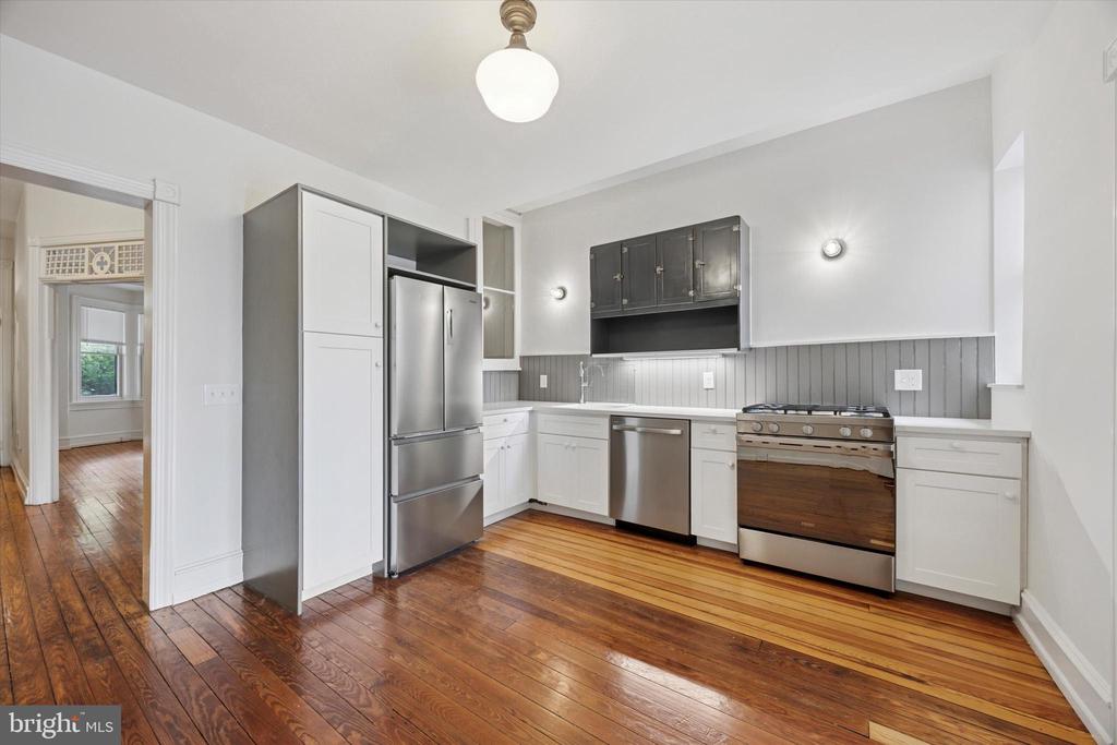 239 W DUVAL STREET