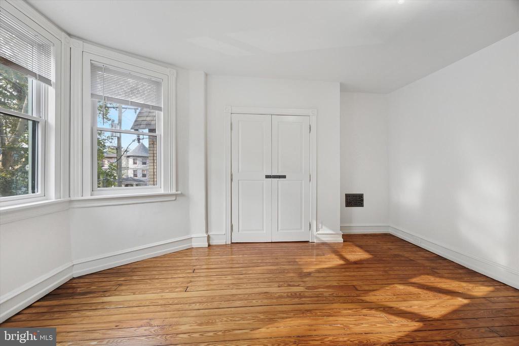 239 W DUVAL STREET