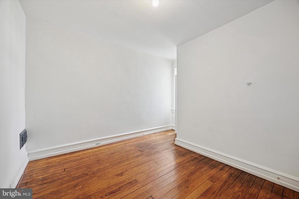 239 W DUVAL STREET