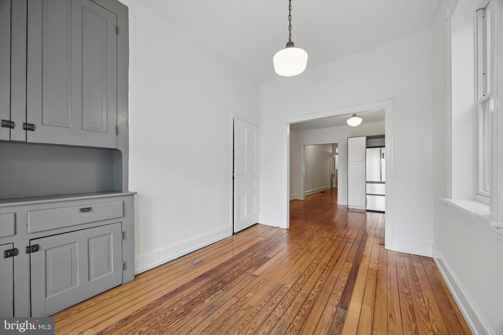 239 W DUVAL STREET