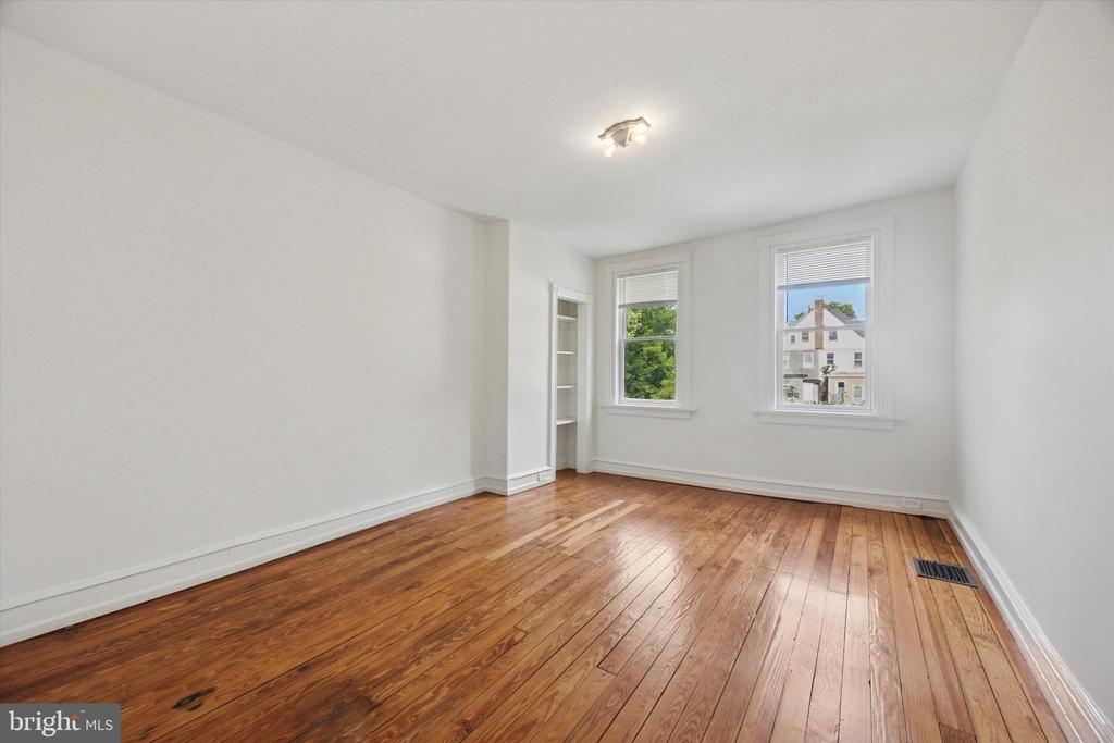 239 W DUVAL STREET