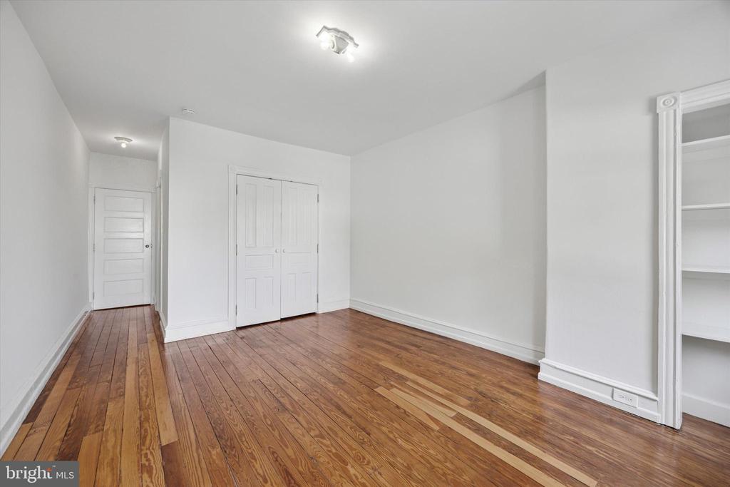 239 W DUVAL STREET