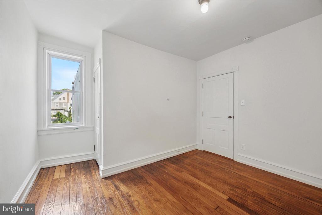 239 W DUVAL STREET