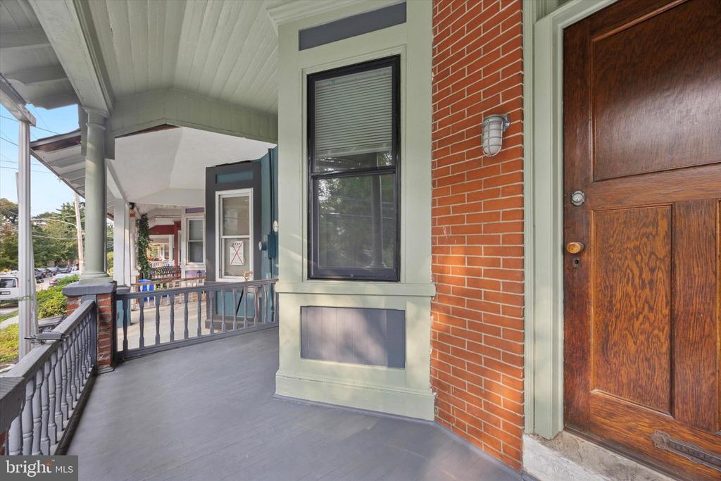 239 W DUVAL STREET