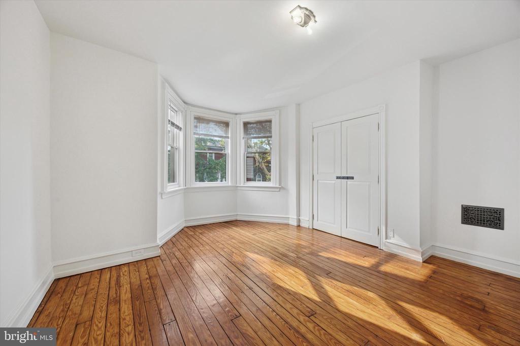 239 W DUVAL STREET