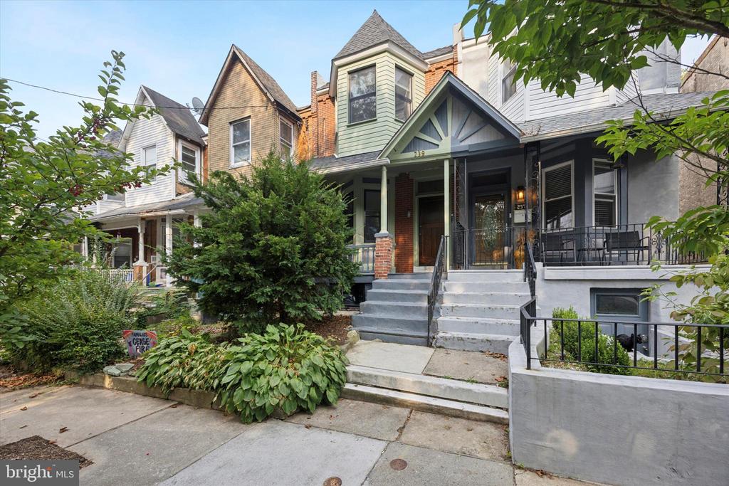 239 W DUVAL STREET
