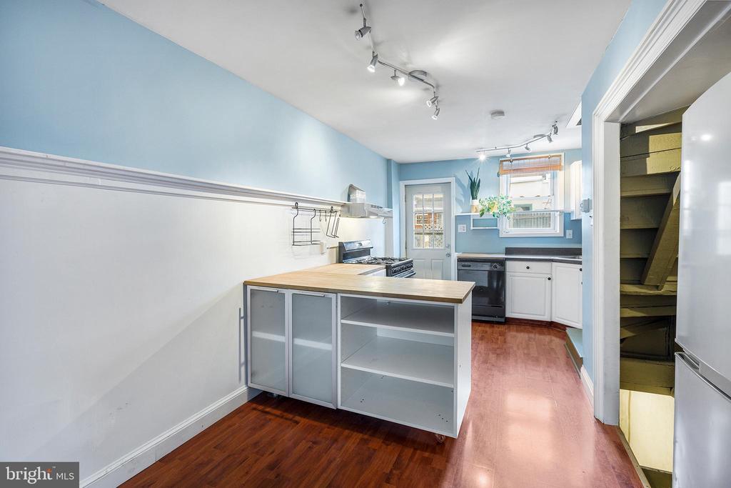 1111 DAY STREET