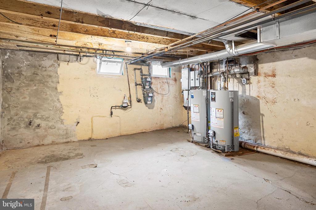 2065 E CLEARFIELD STREET 1ST FLOOR