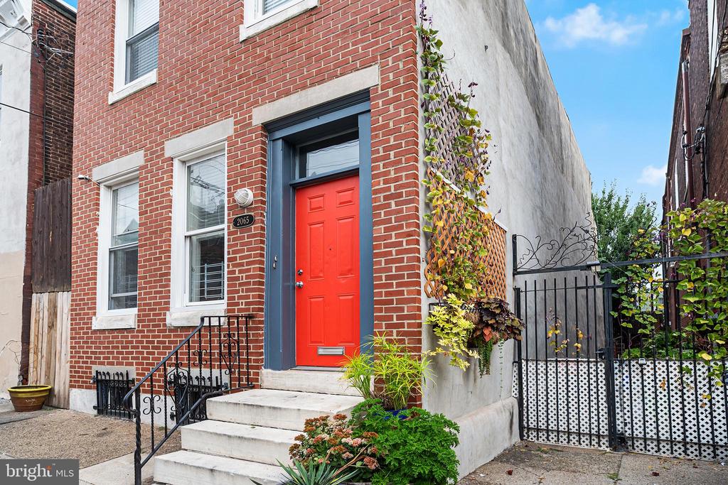 2065 E CLEARFIELD STREET 1ST FLOOR