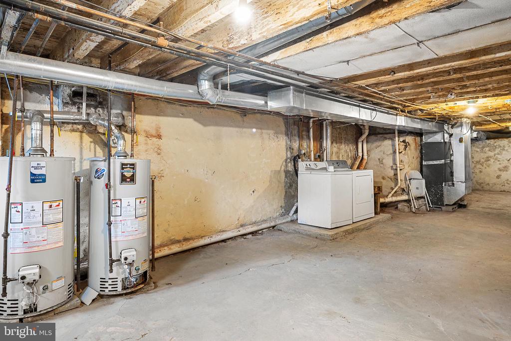 2065 E CLEARFIELD STREET 1ST FLOOR