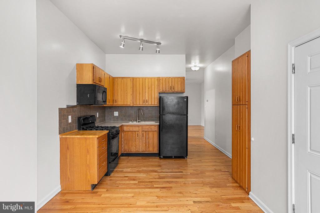 2065 E CLEARFIELD STREET 1ST FLOOR