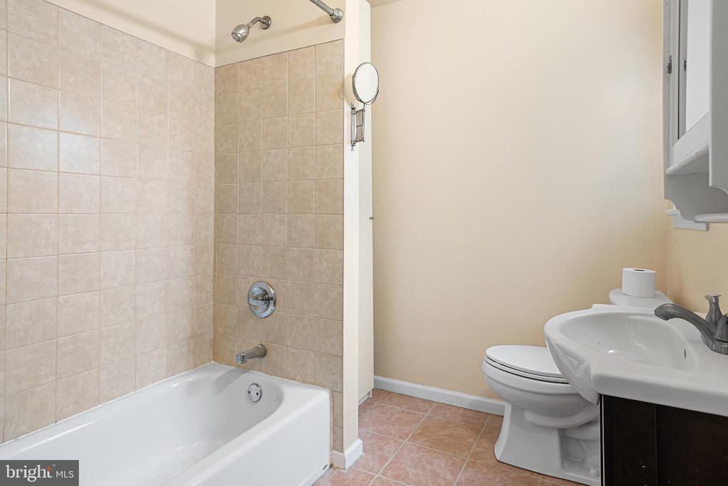 2065 E CLEARFIELD STREET 1ST FLOOR
