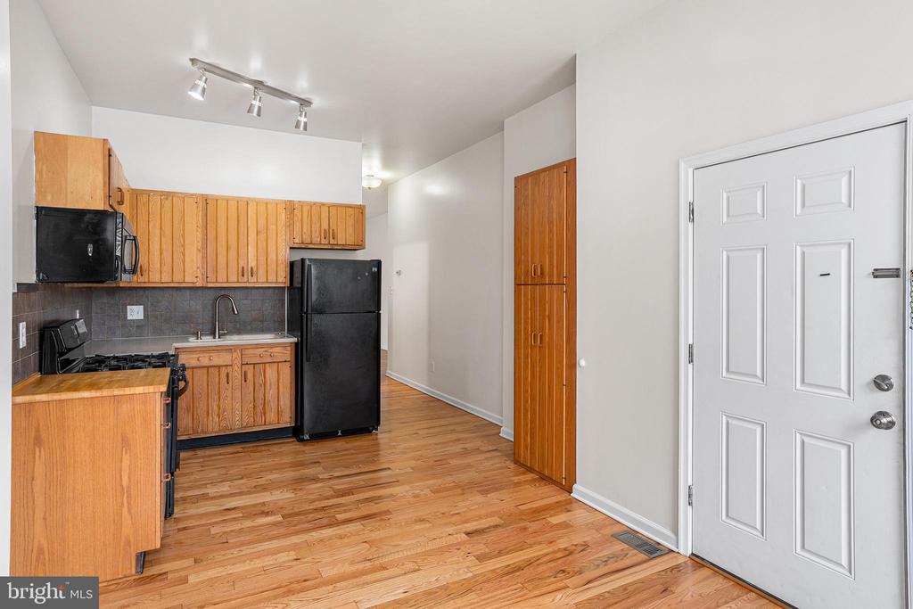 2065 E CLEARFIELD STREET 1ST FLOOR