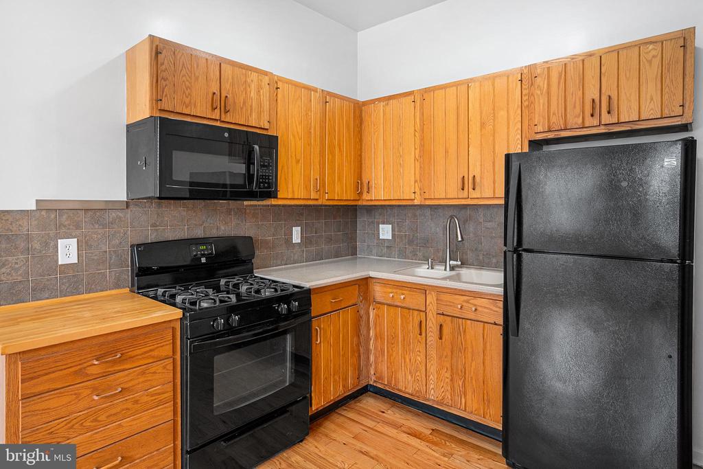 2065 E CLEARFIELD STREET 1ST FLOOR