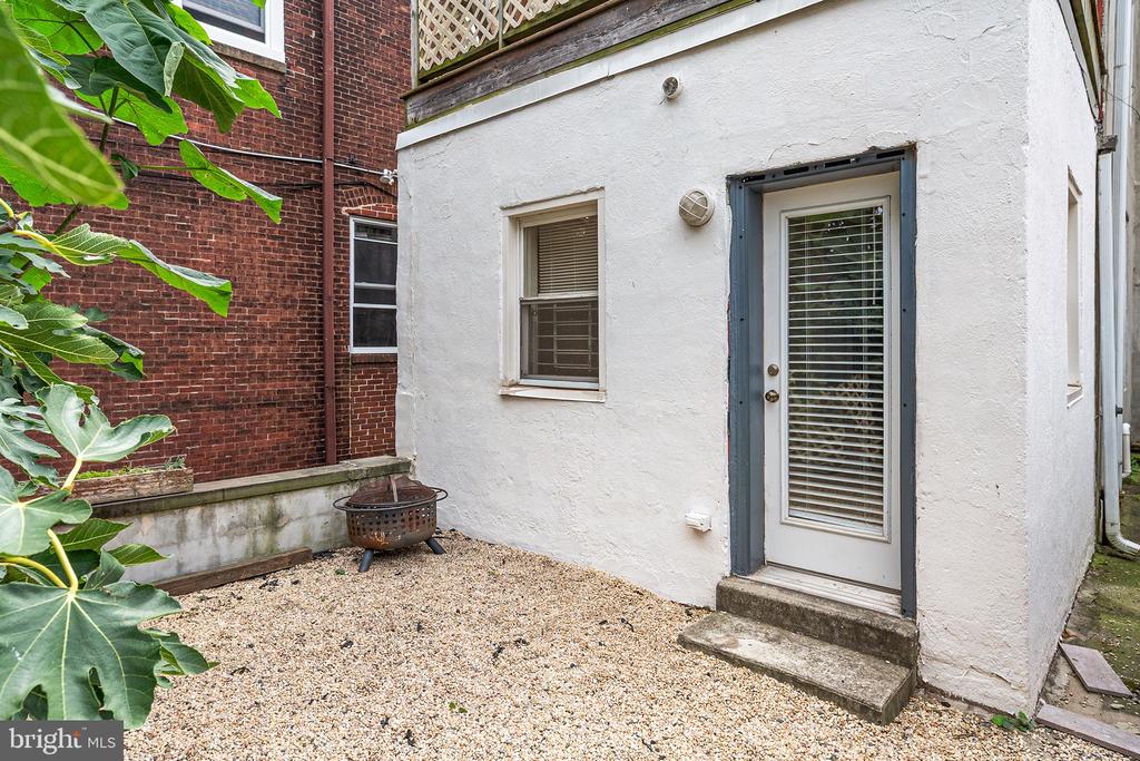 2065 E CLEARFIELD STREET 1ST FLOOR