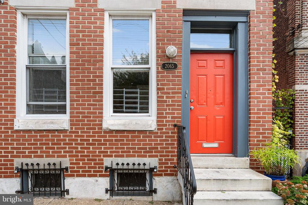 2065 E CLEARFIELD STREET 1ST FLOOR