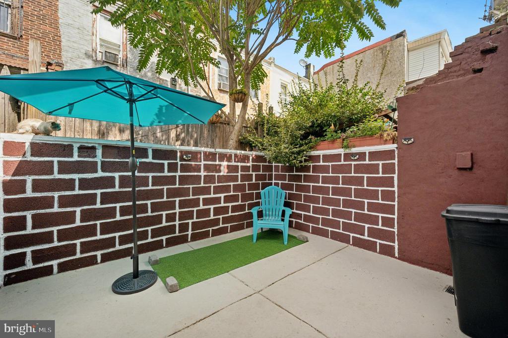 811 W SCHILLER STREET
