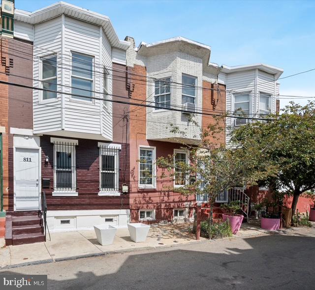 811 W SCHILLER STREET