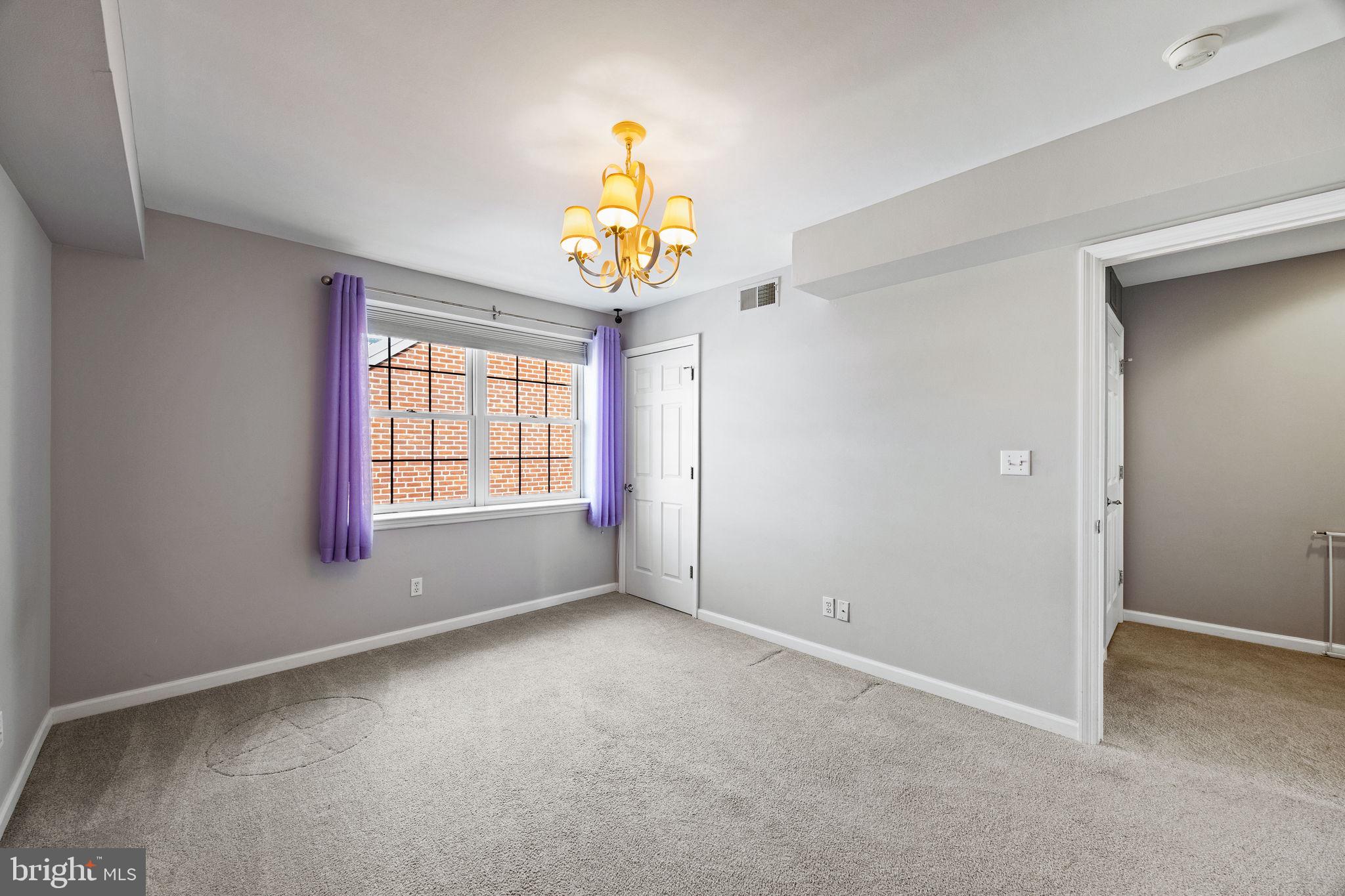 827 CATHARINE