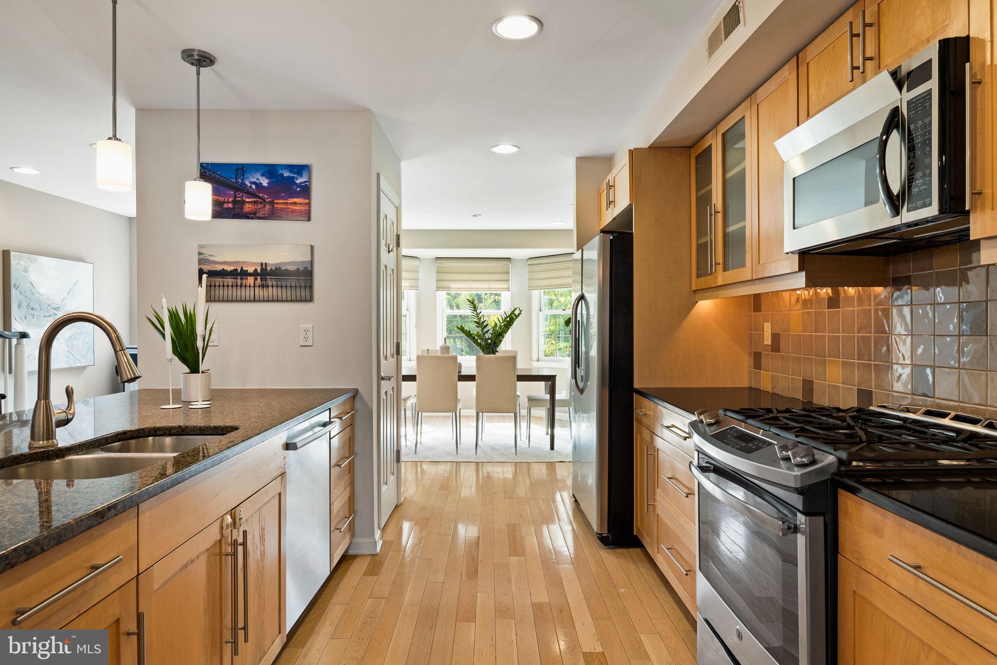 827 CATHARINE