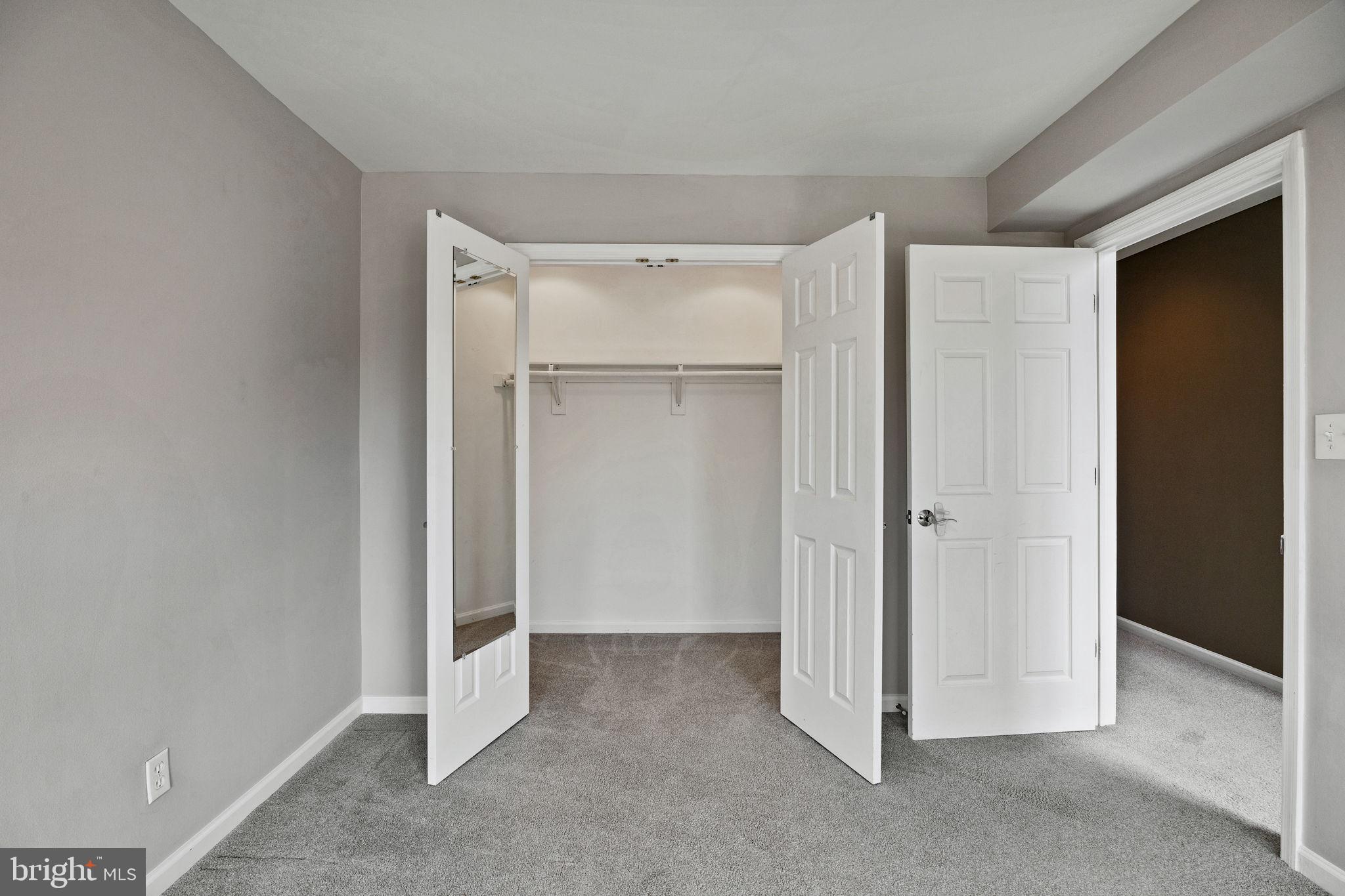 827 CATHARINE