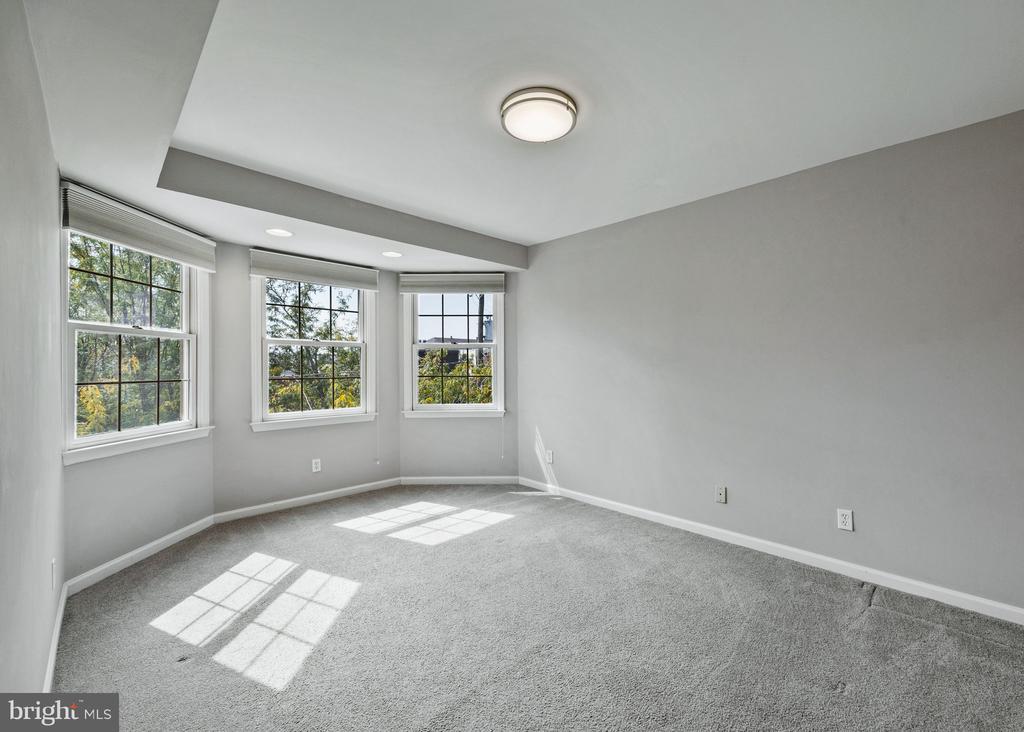 827 CATHARINE