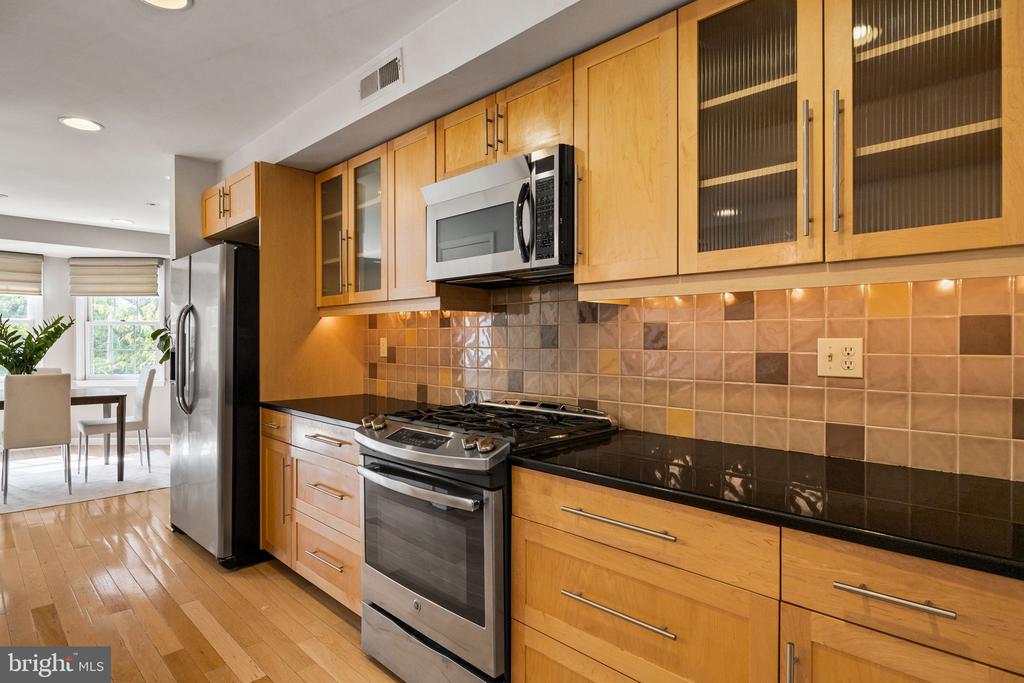 827 CATHARINE