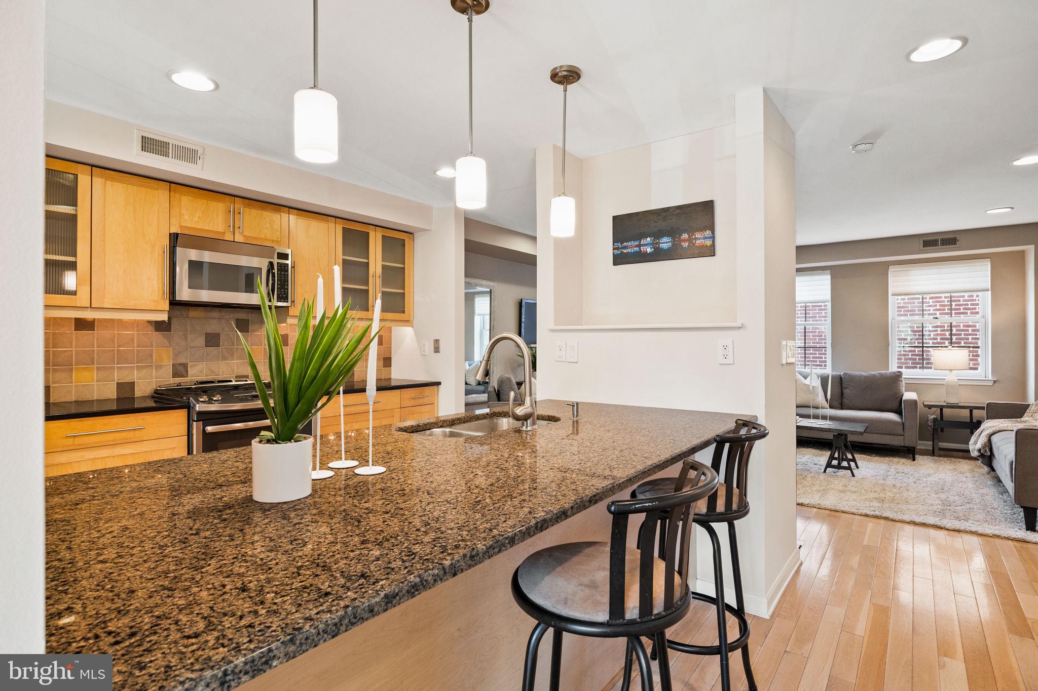 827 CATHARINE
