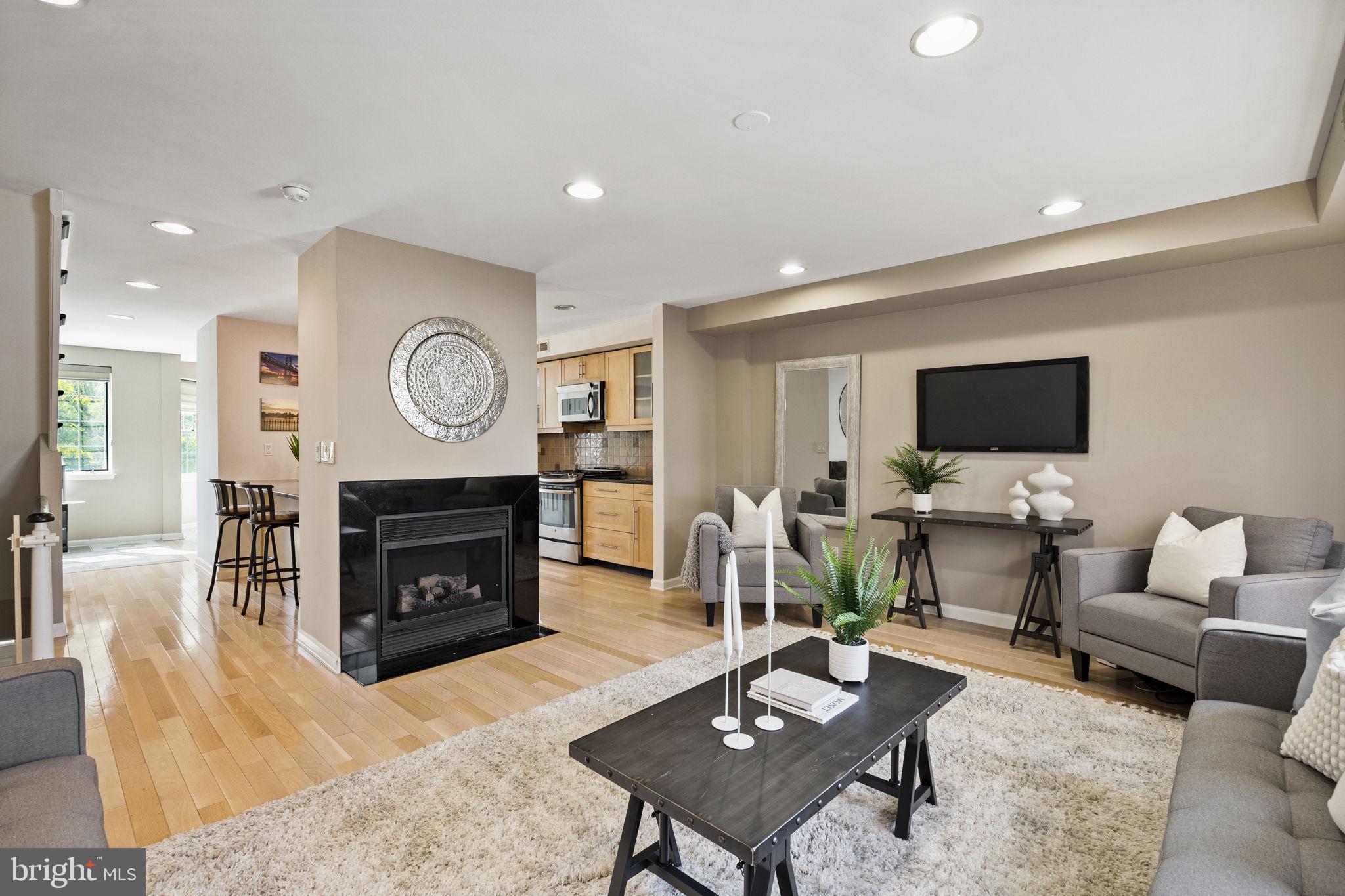 827 CATHARINE
