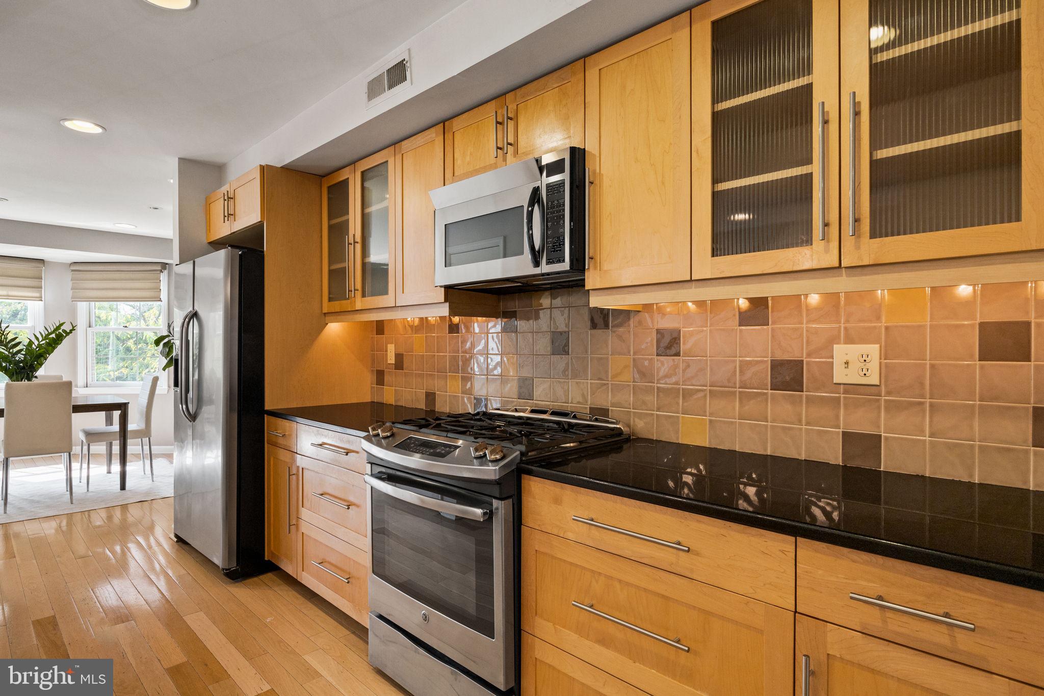 827 CATHARINE