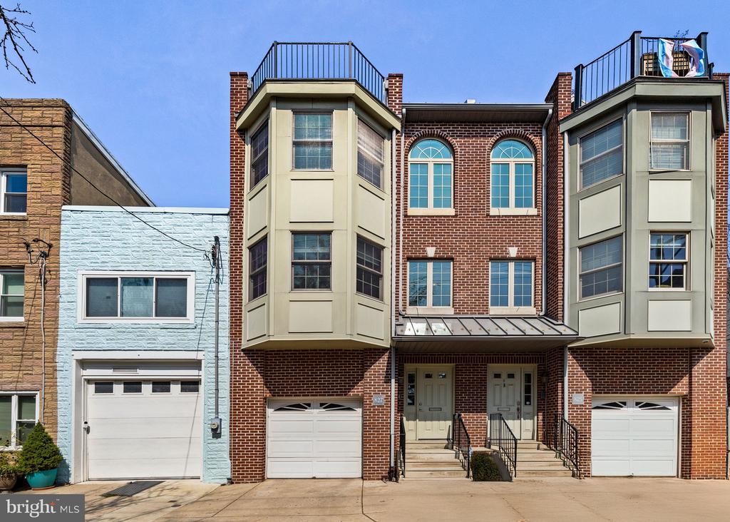827 CATHARINE
