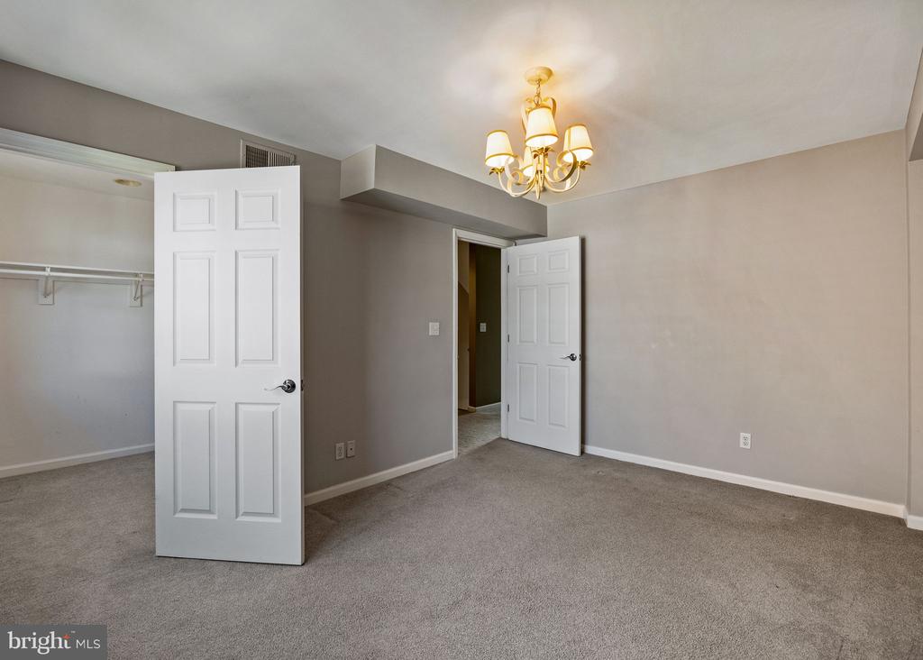 827 CATHARINE